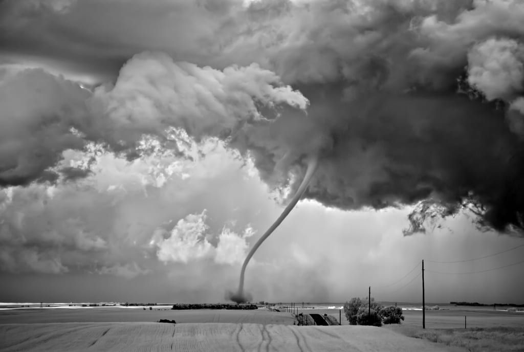 Mitch Dobrowner, le photographe qui chassait les orages