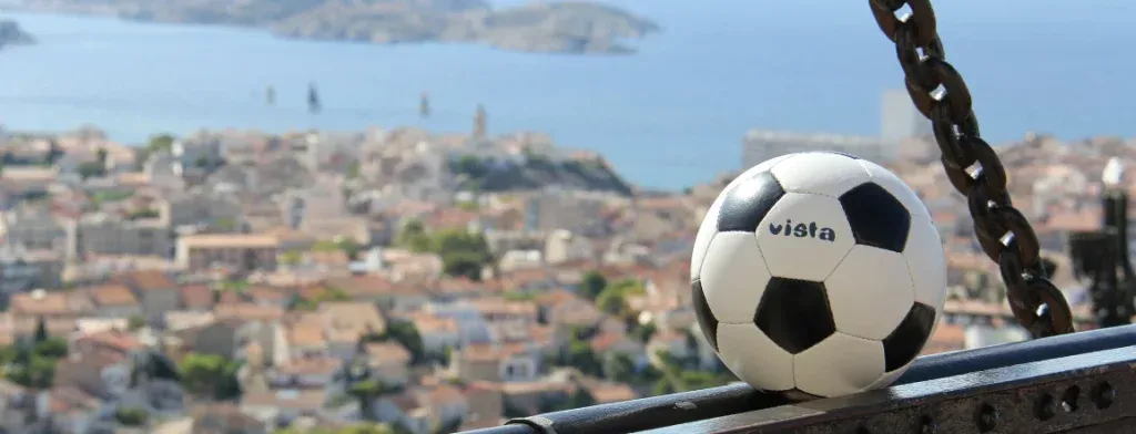 Il est Marseillais et écoresponsable, voici le ballon de football Vista !